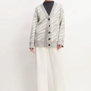 Everlane Women’s Oversized Alpaca Tiger Jacquard Cardigan White/Gray Medium